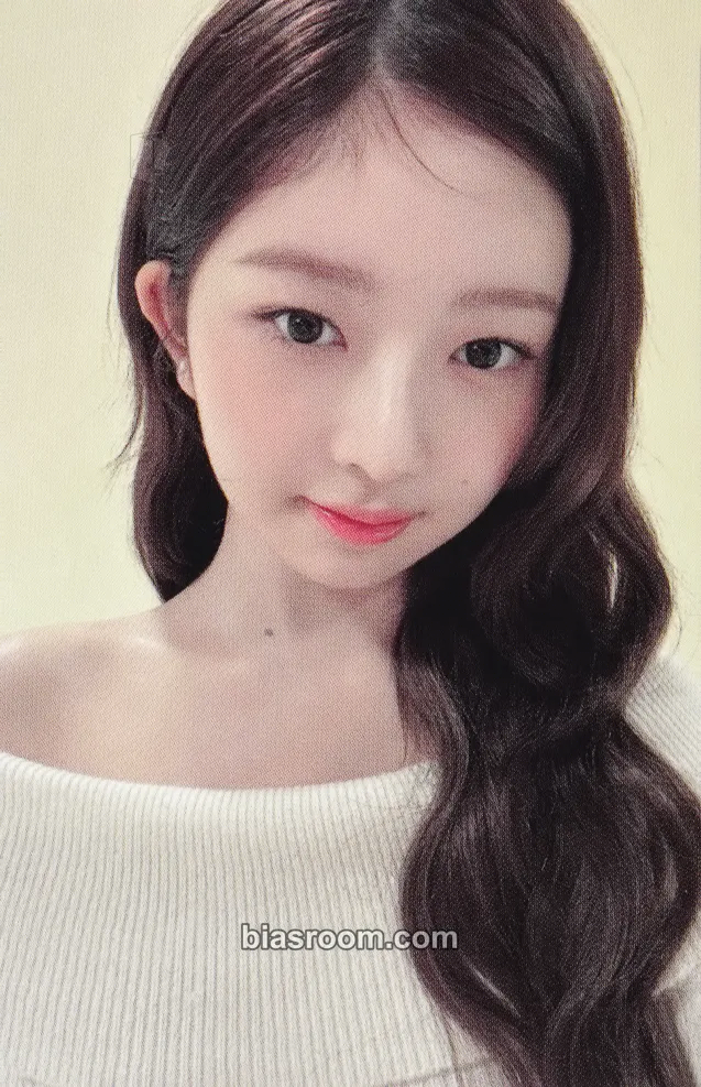 Rei Rei x Peach C Photocard - IVE - IVE K-pop photocard
