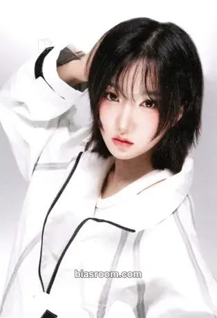 Yooyeon Performante Photocard - tripleS - tripleS K-pop photocard