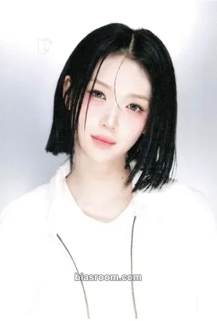 Yubin Performante Photocard - tripleS - tripleS K-pop photocard