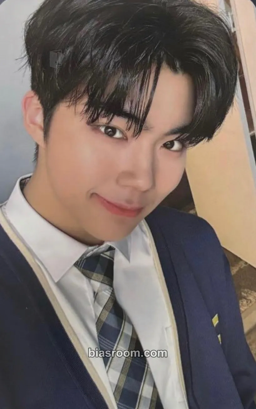 Gunwook ZB1 x Skoolooks Photocard - ZEROBASEONE - ZEROBASEONE K-pop photocard