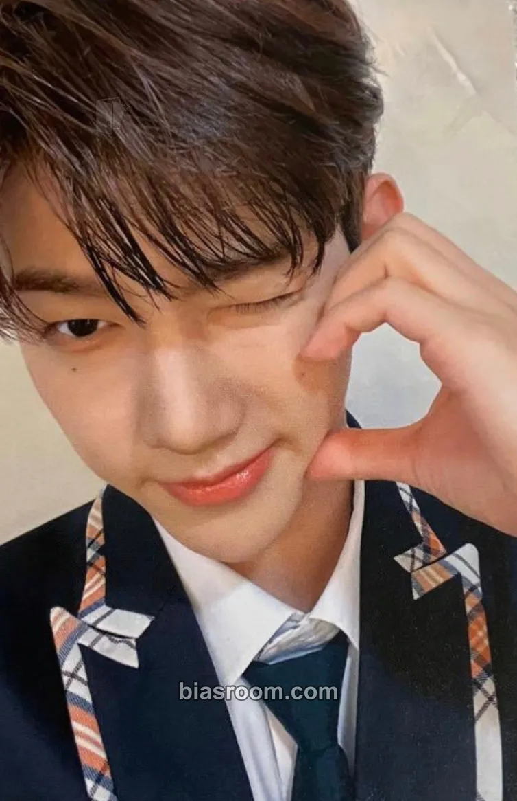 Hao ZB1 x Skoolooks Photocard - ZEROBASEONE - ZEROBASEONE K-pop photocard