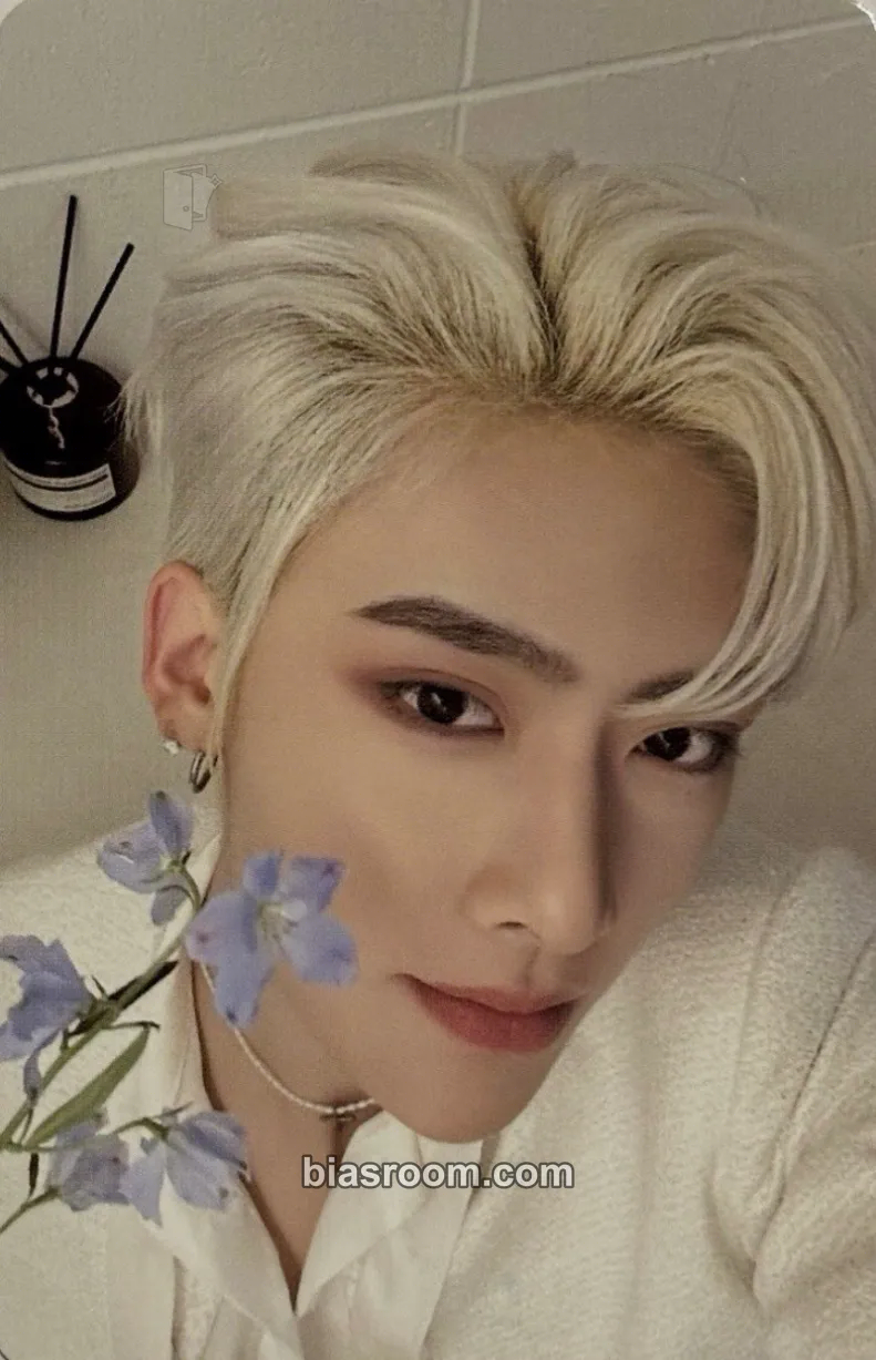 Ricky The Moving Seoul Pop-up Store Photocard - ZEROBASEONE - ZEROBASEONE K-pop photocard