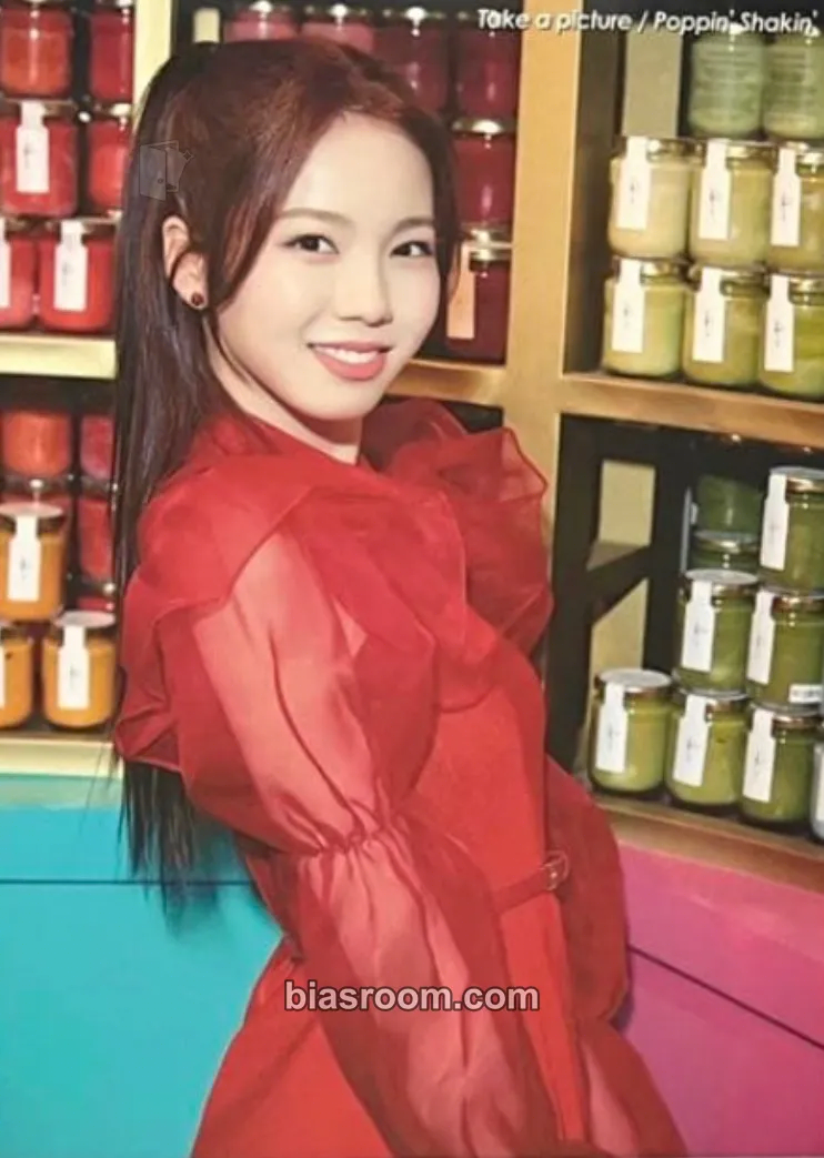 Ayaka “Take a Picture / Poppin' Shakin'” official goods Photocard - NiziU - NiziU K-pop photocard