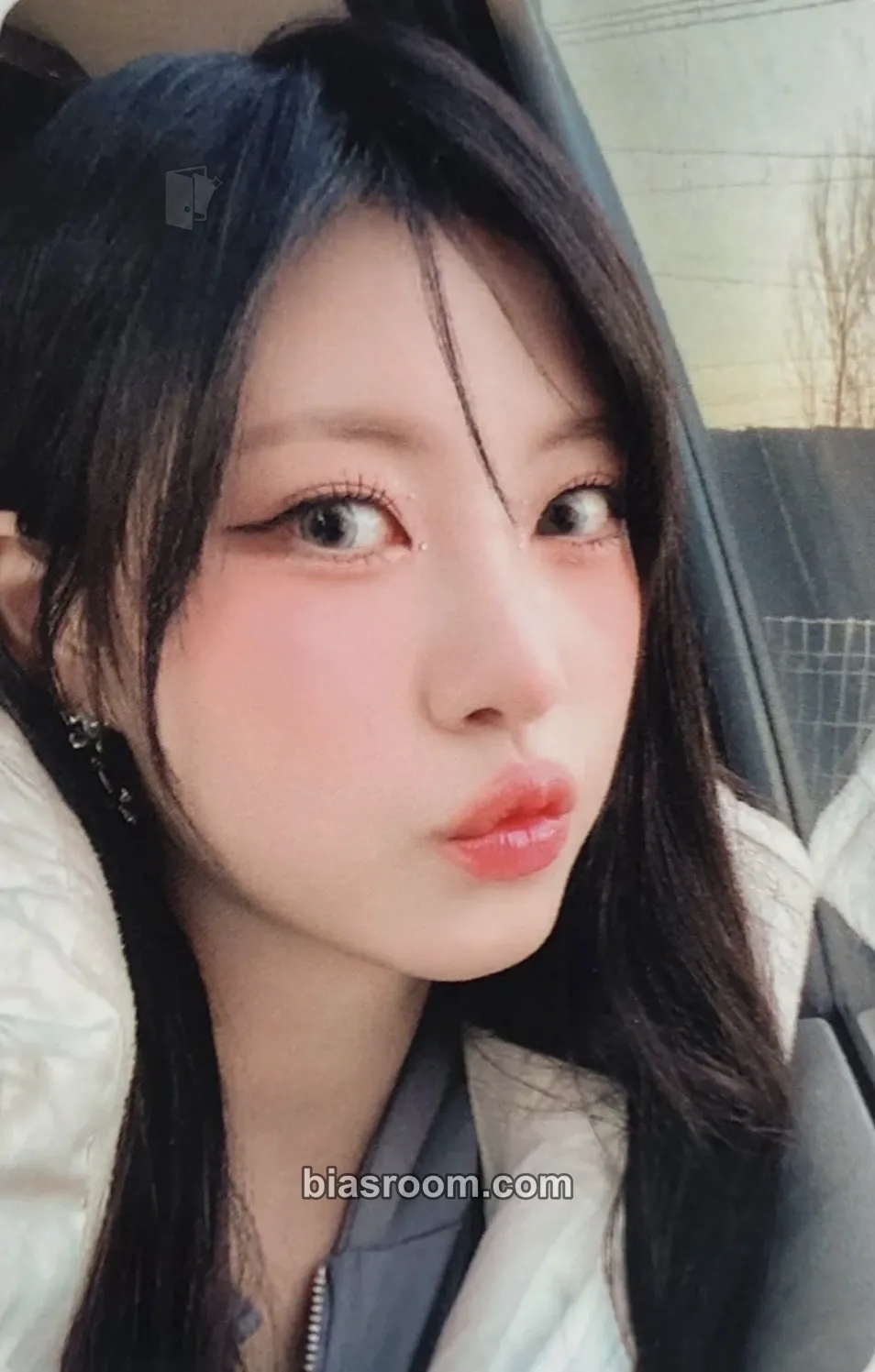 Liv Glow Up Photocard - RESCENE - RESCENE K-pop photocard