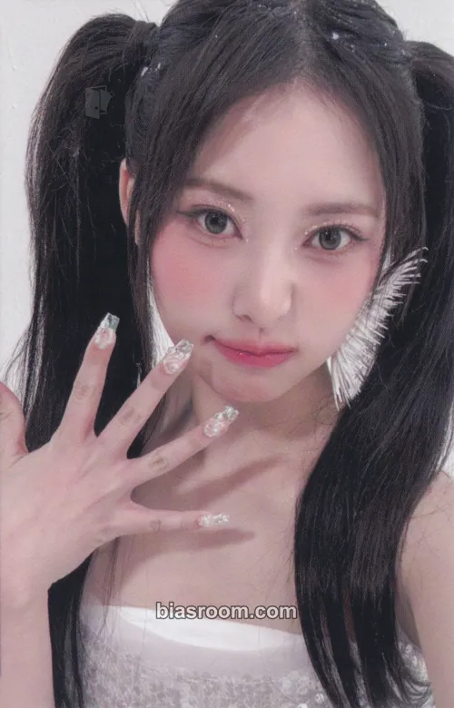 Liv Glow Up Photocard - RESCENE - RESCENE K-pop photocard