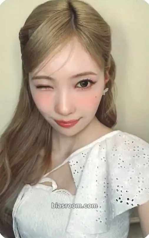 Mayuka New Emotion Photocard - NiziU - NiziU K-pop photocard