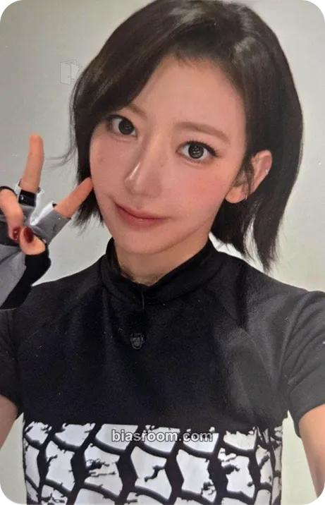Sakura VR Concert: Invitation Photocard - LE SSERAFIM - LE SSERAFIM K-pop photocard