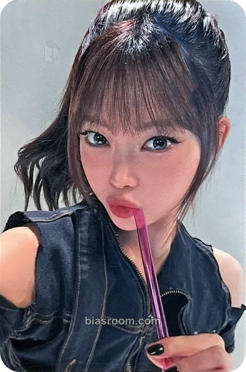 Hong Eunchae VR Concert: Invitation Photocard - LE SSERAFIM - LE SSERAFIM K-pop photocard