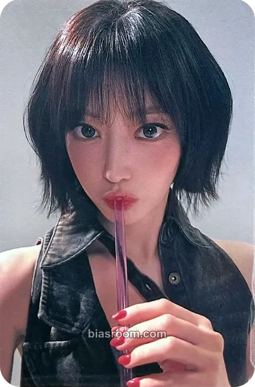 Sakura VR Concert: Invitation Photocard - LE SSERAFIM - LE SSERAFIM K-pop photocard