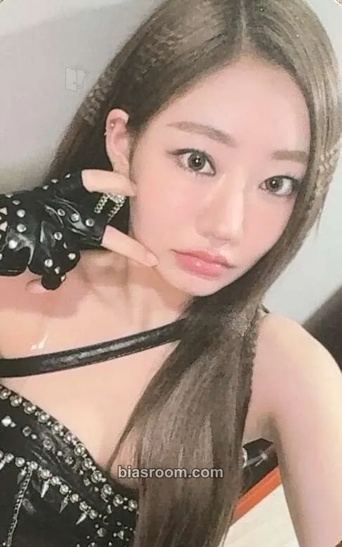 Julie KISS OF LIFE 1st WORLD TOUR: KISS ROAD in Europe/North America/Asia Photocard - KISS OF LIFE - KISS OF LIFE K-pop photocard