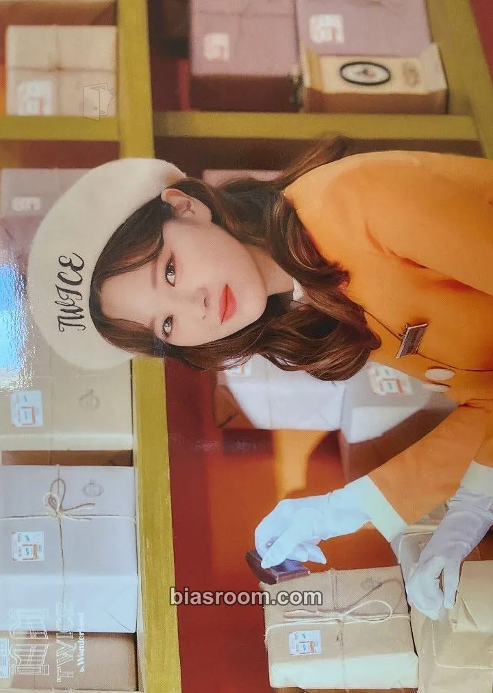 Jeongyeon TWICE in Wonderland Photocard - TWICE - TWICE K-pop photocard