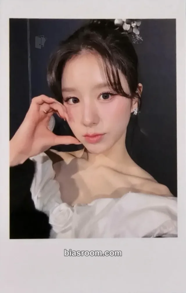 ARTMS - HeeJin - 2026 Season's Greetings: The Five Muses of Hanok Other musicplant (music plant) fansign polaroid season's greetings