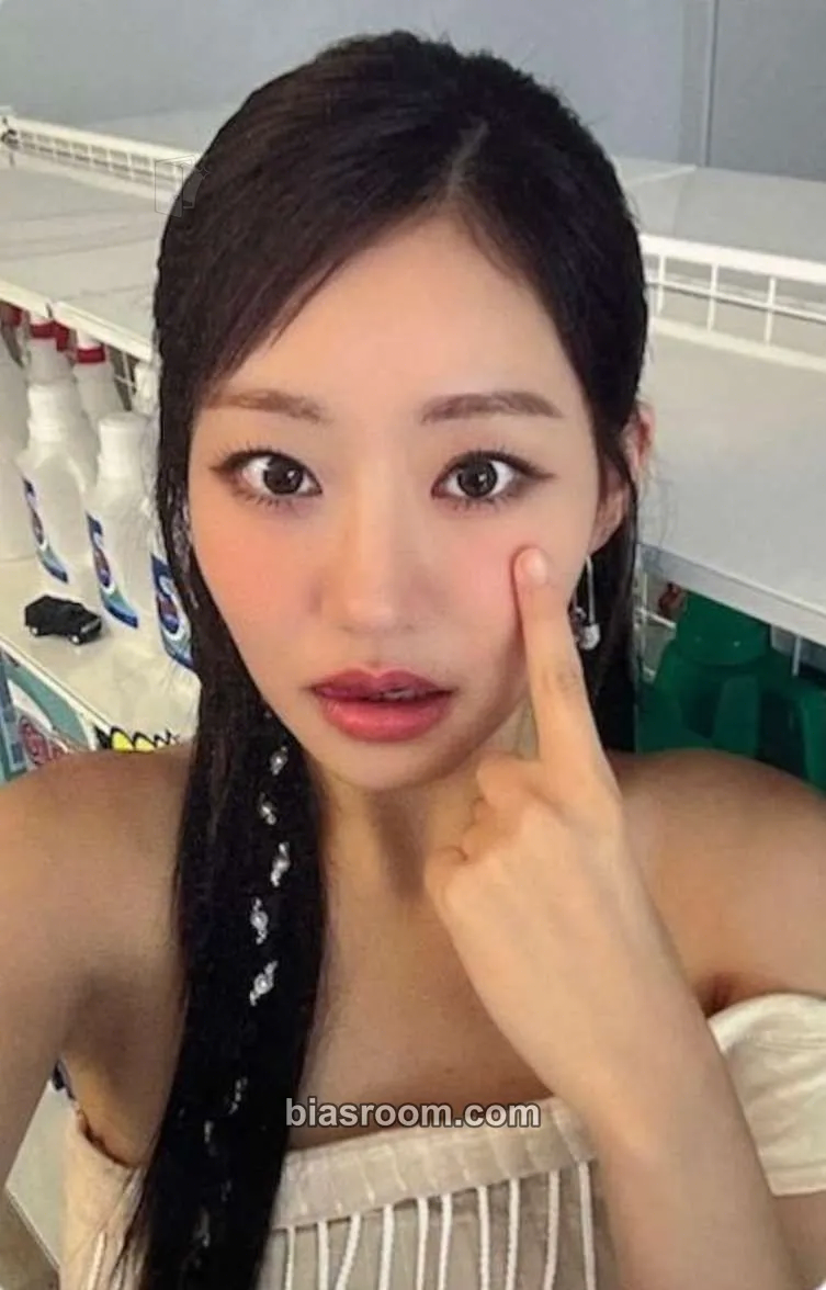 Julie KISS OF LIFE 1st World Tour 'Kiss Road' in Seoul Photocard - KISS OF LIFE - KISS OF LIFE K-pop photocard