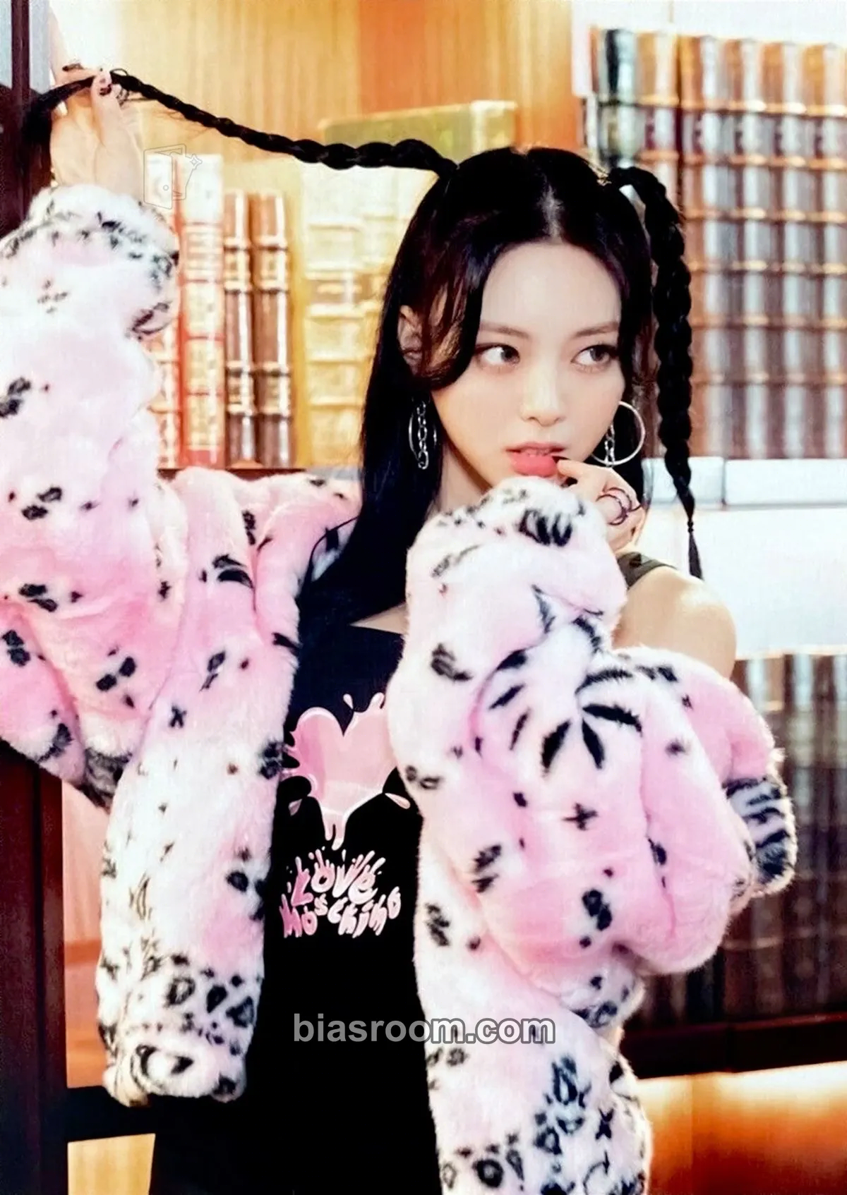Yuna Crazy in Love Photocard - ITZY - ITZY K-pop photocard