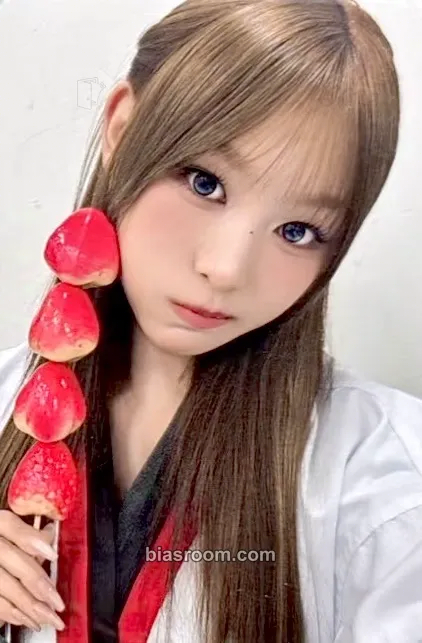 Minami lip bomb Photocard - RESCENE - RESCENE K-pop photocard