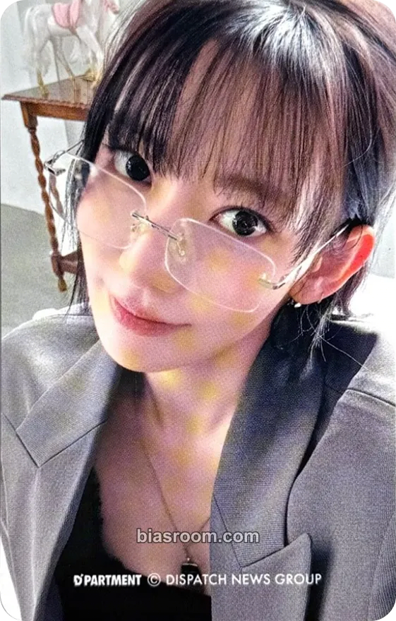 Sakura D'ICON Issue N°32 Photocard - LE SSERAFIM - LE SSERAFIM K-pop photocard