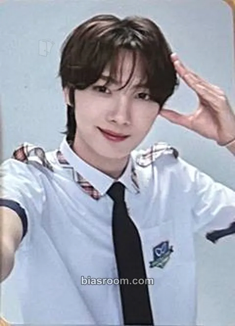 Youngjae TWS X SKOOLOOKS Photocard - TWS - TWS K-pop photocard
