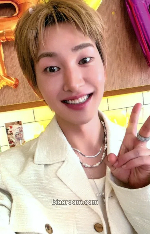 Onew Onew 2nd Album PERCENT Pop-Up Store Photocard - SHINee - SHINee K-pop photocard