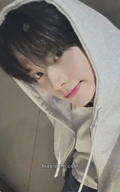 Shinyu play hard Photocard - TWS - TWS K-pop photocard