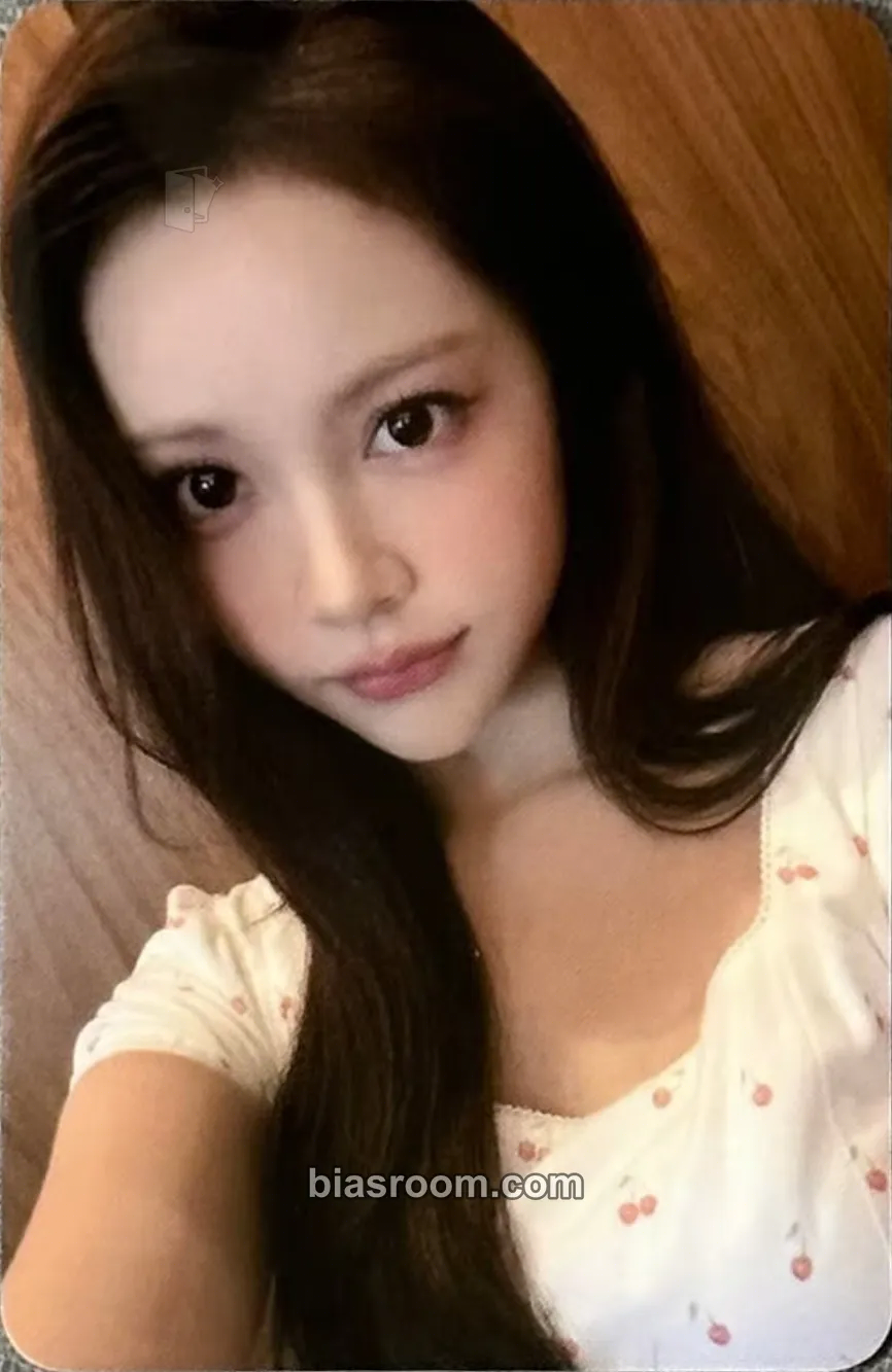 Carmen FOCUS Photocard - Hearts2Hearts - Hearts2Hearts K-pop photocard