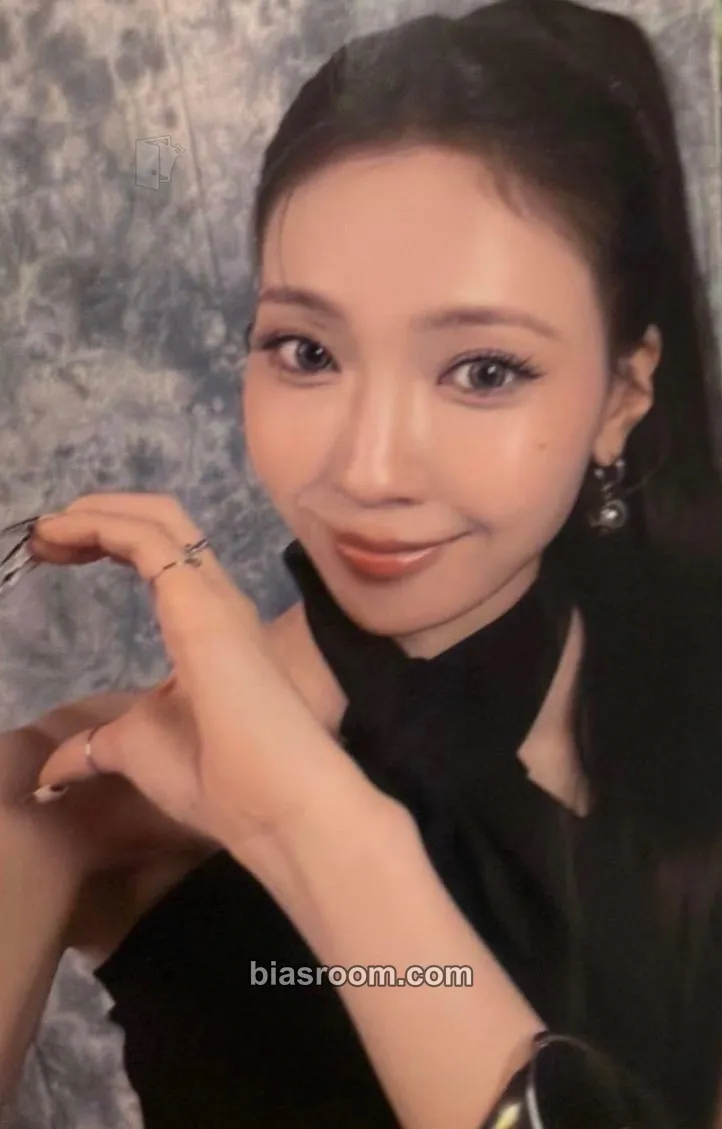 Mayuka Good Girl But Not For You Photocard - NiziU - NiziU K-pop photocard