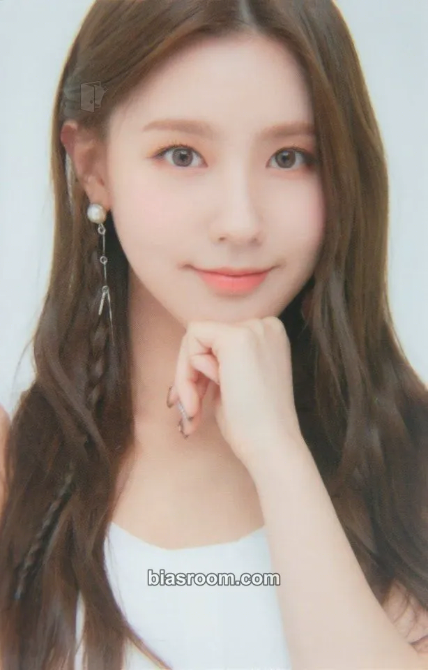 Miyeon 1st Neverland Membership Photocard - i-dle - i-dle K-pop photocard