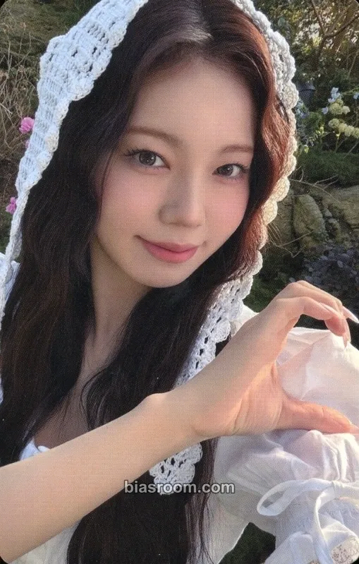 Ayaka Good Girl But Not For You Photocard - NiziU - NiziU K-pop photocard
