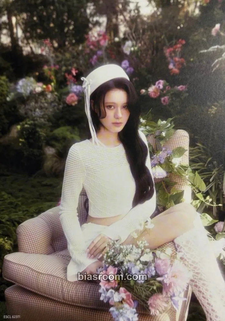 Nina Good Girl But Not For You Photocard - NiziU - NiziU K-pop photocard