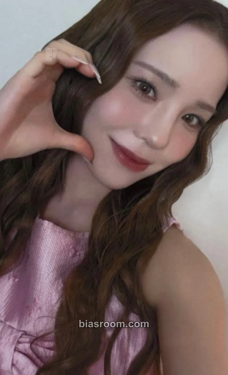 Mako Good Girl But Not For You Photocard - NiziU - NiziU K-pop photocard