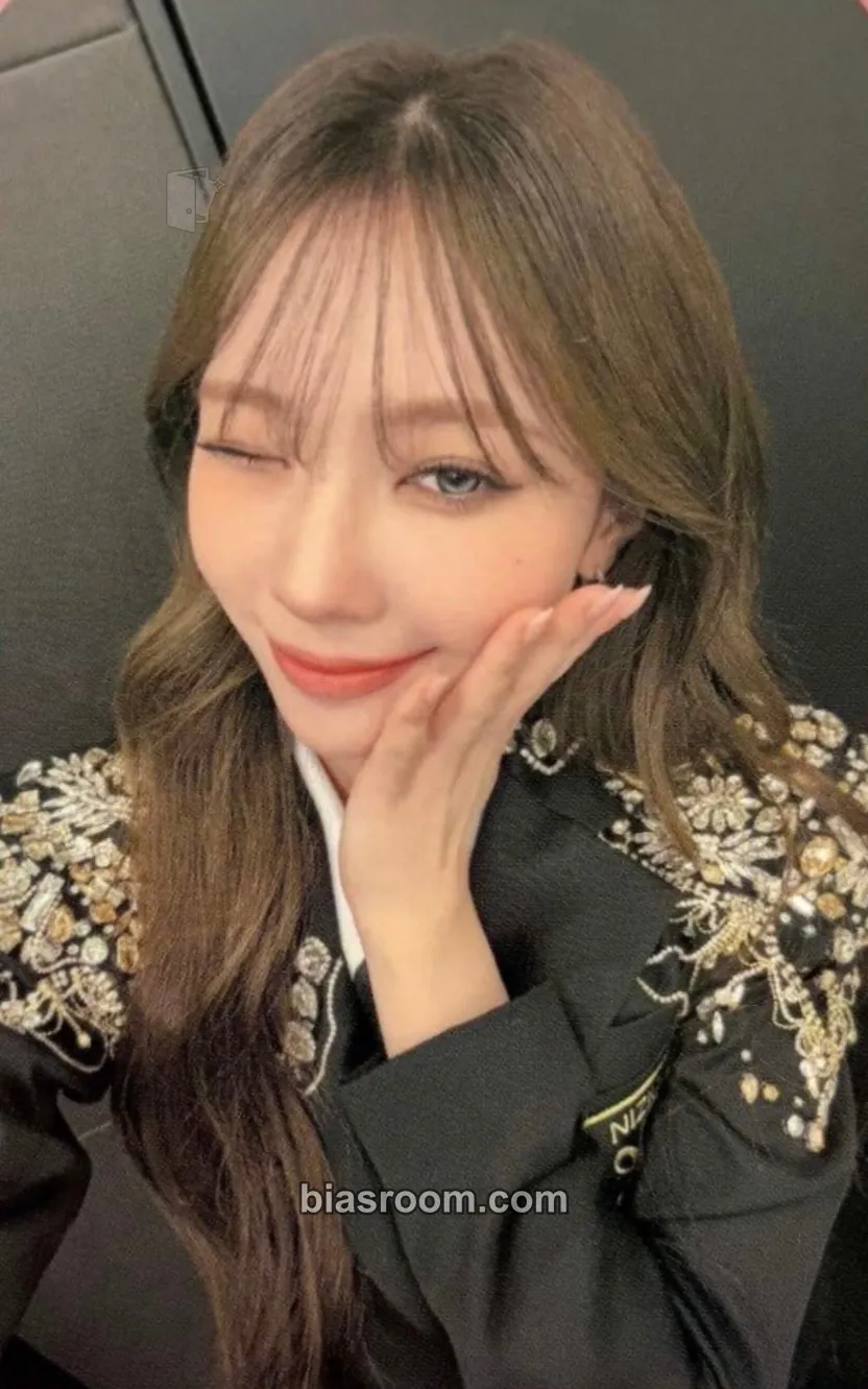 Mayuka Good Girl But Not For You Photocard - NiziU - NiziU K-pop photocard