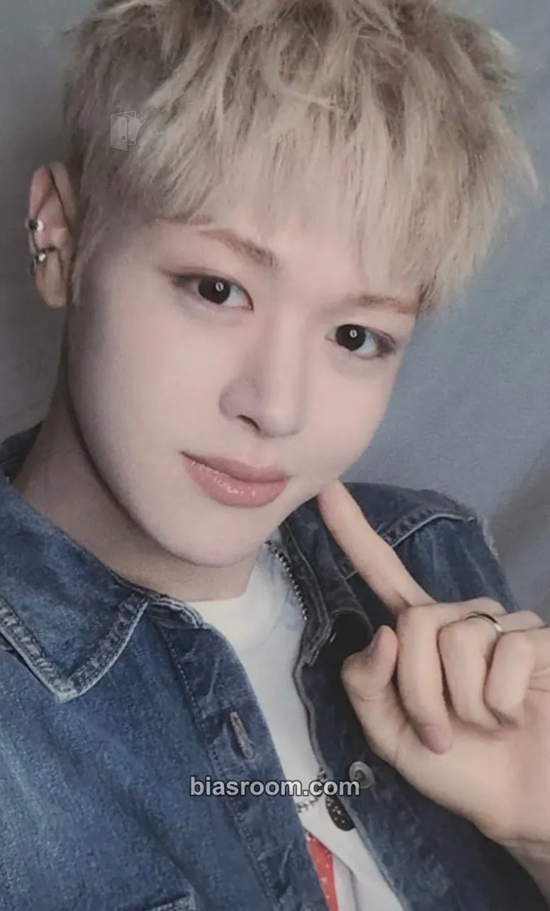Ma Jingxiang Snowy Summer Pop-Up Store Photocard - CLOSE YOUR EYES - CLOSE YOUR EYES K-pop photocard