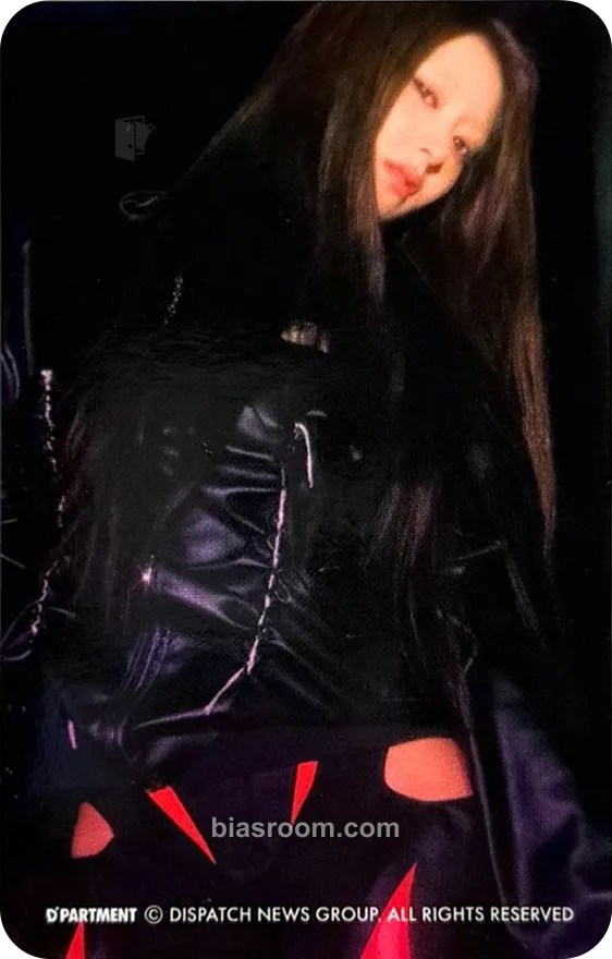 Huh Yunjin D'ICON Issue N°32 Photocard - LE SSERAFIM - LE SSERAFIM K-pop photocard