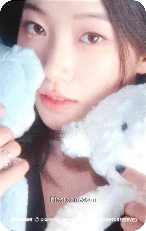 Kazuha D'ICON Issue N°32 Photocard - LE SSERAFIM - LE SSERAFIM K-pop photocard