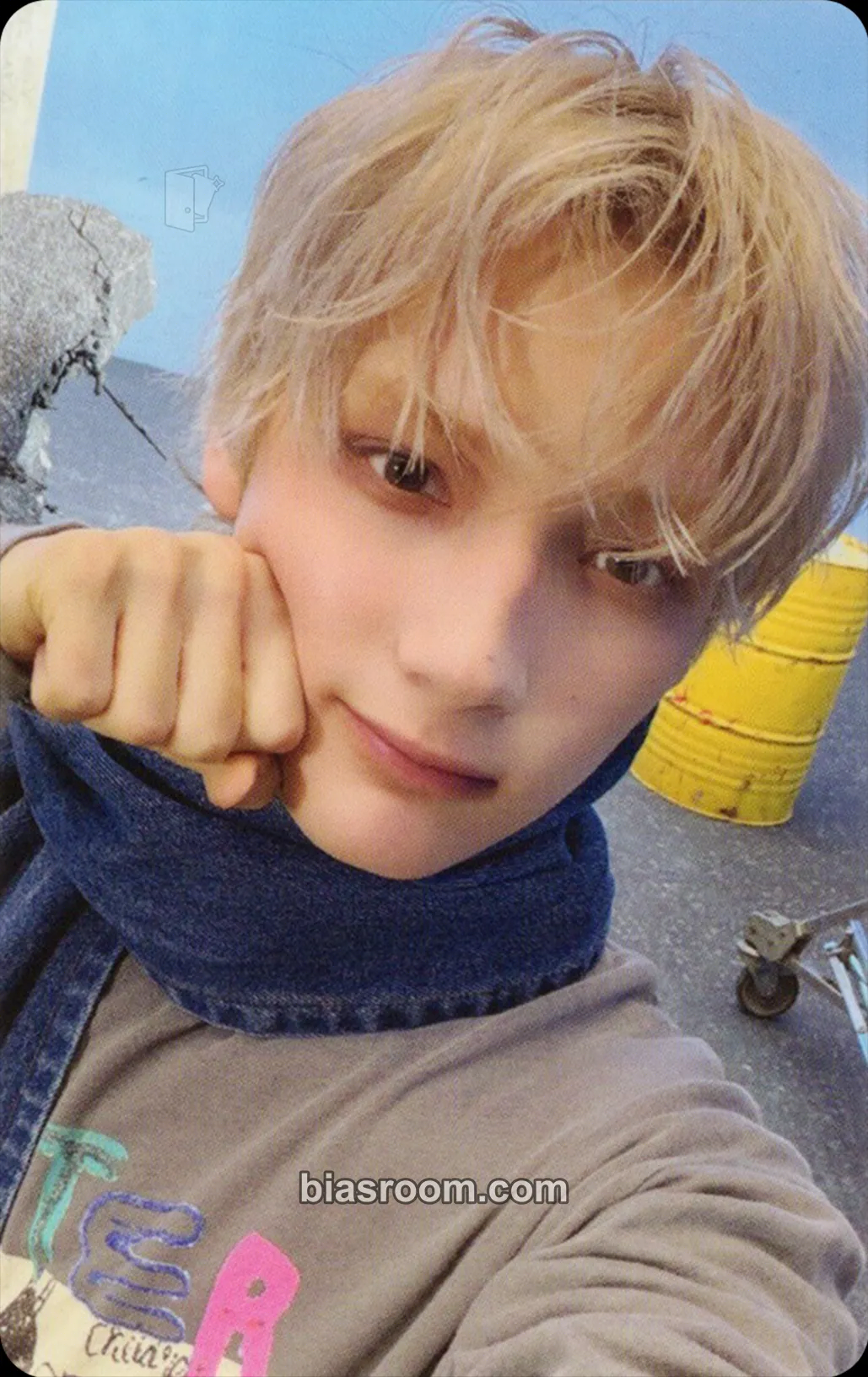 Huening Kai 7TH YEAR: A Moment of Stillness in the Thorns Photocard - TOMORROW X TOGETHER - TOMORROW X TOGETHER K-pop photocard