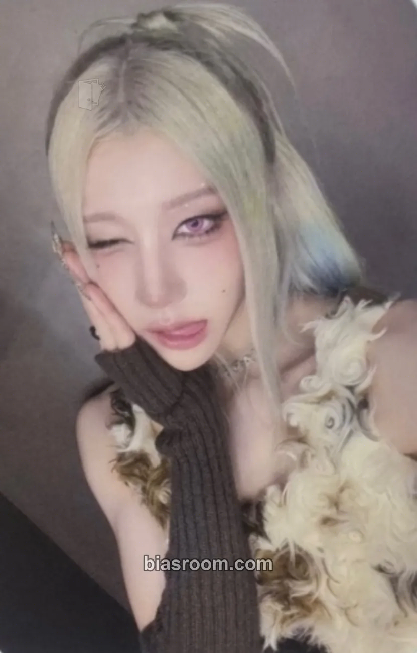 Rui UXLXVE Photocard - XLOV - XLOV K-pop photocard