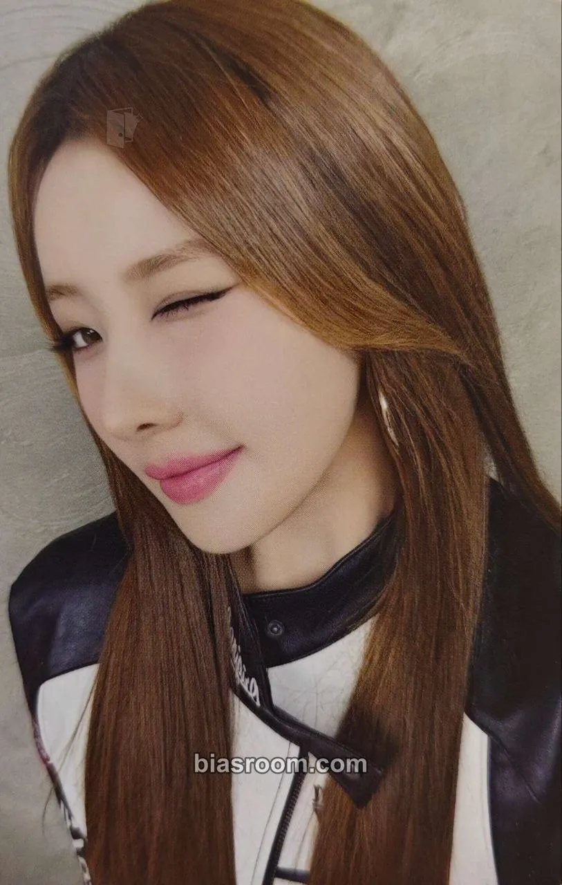 Belle 2026 Season's greetings Photocard - KISS OF LIFE - KISS OF LIFE K-pop photocard