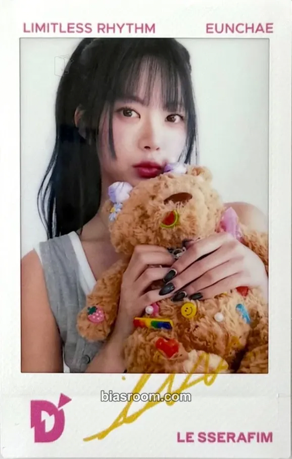 Hong Eunchae D'ICON Issue N°32 Photocard - LE SSERAFIM - LE SSERAFIM K-pop photocard