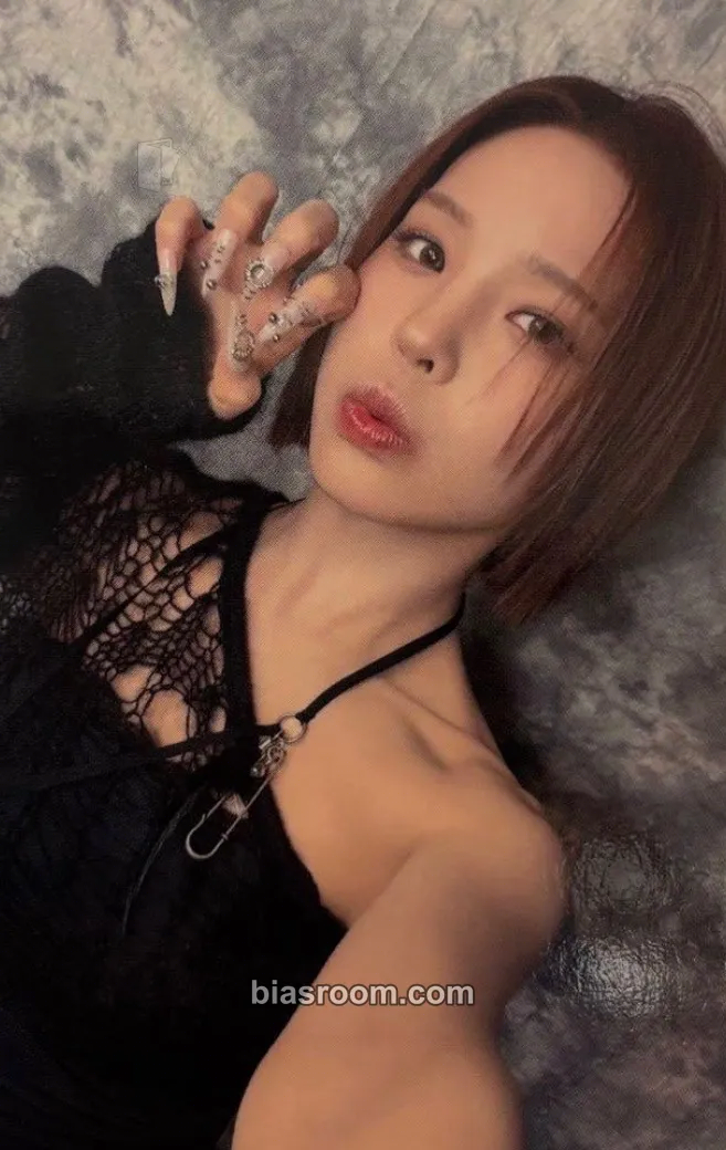 Mako Good Girl But Not For You Photocard - NiziU - NiziU K-pop photocard