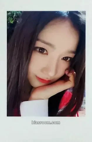 Yooyeon Performante Photocard - tripleS - tripleS K-pop photocard