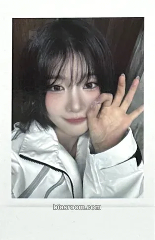 Yooyeon Performante Photocard - tripleS - tripleS K-pop photocard
