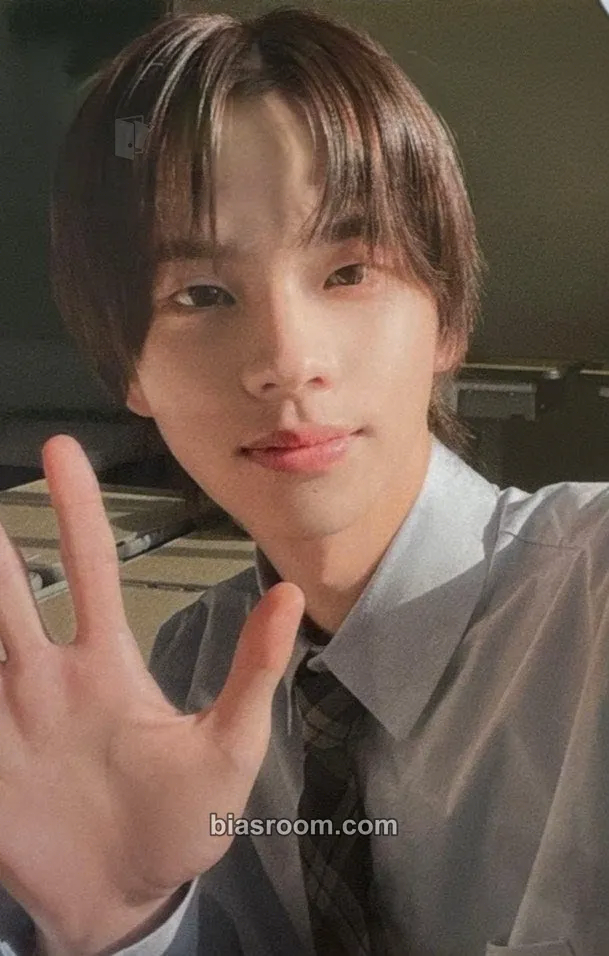 Shinyu Sparkling Blue Photocard - TWS - TWS K-pop photocard
