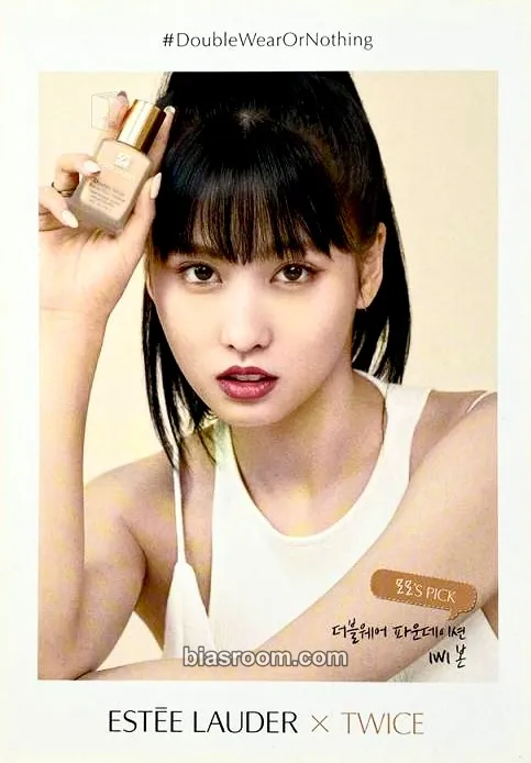 Momo TWICE x Estée Lauder Photocard - TWICE - TWICE K-pop photocard