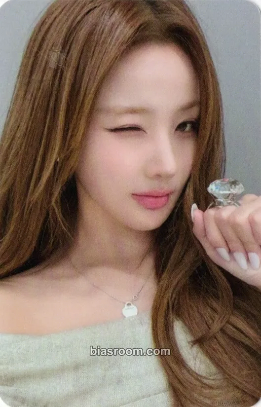 Belle 224 Photocard - KISS OF LIFE - KISS OF LIFE K-pop photocard