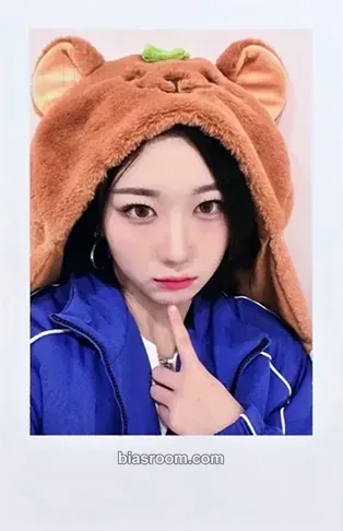 Kaede Performante Photocard - tripleS - tripleS K-pop photocard