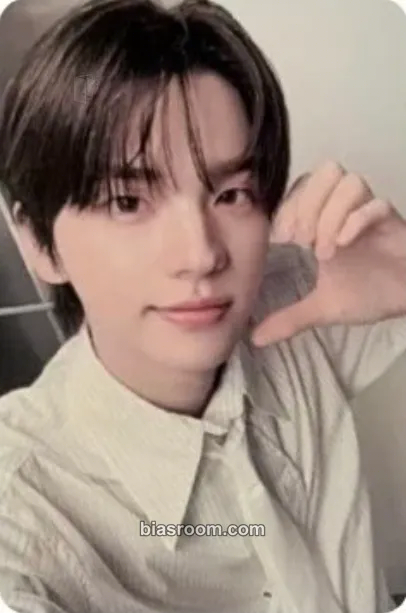 Shinyu play hard Photocard - TWS - TWS K-pop photocard