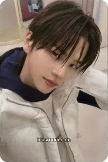 Shinyu play hard Photocard - TWS - TWS K-pop photocard