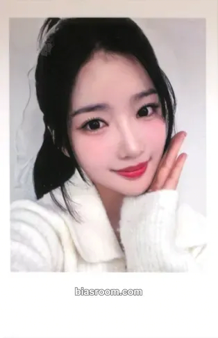 Yooyeon Performante Photocard - tripleS - tripleS K-pop photocard