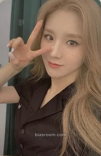 HeeJin LOONA 2nd On-Wave Concert: LOONATHEWORLD : & Photocard - LOONA - LOONA K-pop photocard