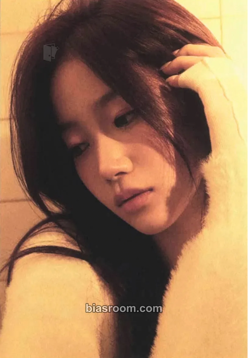 Kazuha EASY Photocard - LE SSERAFIM - LE SSERAFIM K-pop photocard