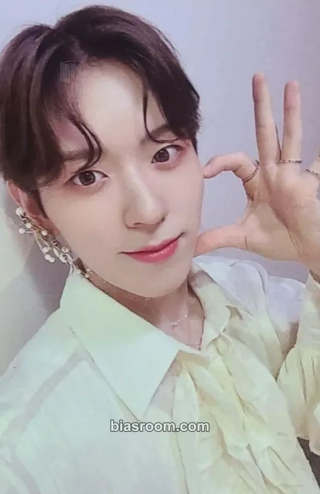 NINE.i - Eden - Neverland Album photobook